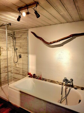 Shower - Holiday Home 'Charming' with Shared Terrace and Wi-Fi (Neckargemünd)
