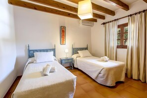 3 室のベッドルーム、WiFi、ベッドシーツ