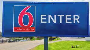 Exterior - Studio 6 Suites Lexington, Kentucky (Lexington)