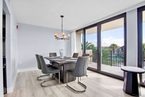 Dining - Our House at the Beach E-204 (Siesta Key)