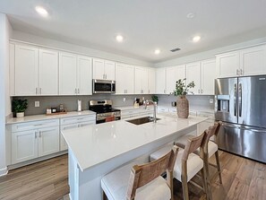 Fridge, microwave, stovetop, dishwasher - Reunion Retreat: Private Pool/Spa (Kissimmee)