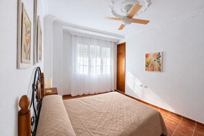 2 bedrooms, WiFi, bed sheets - Apartamento Arrumbadores con terraza en Conil (conil de la frontera)