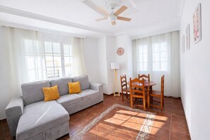 TV - Apartamento Arrumbadores con terraza en Conil (conil de la frontera)