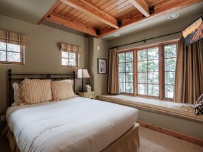 4 bedrooms - NEW! 7 Mountain Home 4-Bedroom (Big Sky)