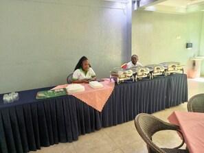 朝食ビュッフェ