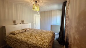 2 bedrooms, desk, travel crib, WiFi - Town house - Les Terrasses de St Jacques (Parthenay)