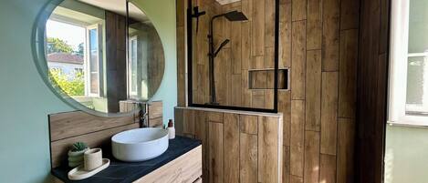 淋浴設備、風筒、提供毛巾、廁紙