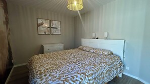 2 bedrooms, desk, travel crib, WiFi