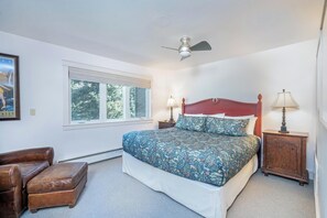 3 bedrooms, desk, iron/ironing board, free WiFi