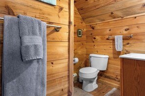 Shower, towels - Horse Farm Haven - NEW! Close to Acadia! (Trenton)