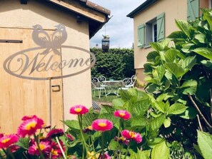 المنطقة المحيطة بالمنشأة