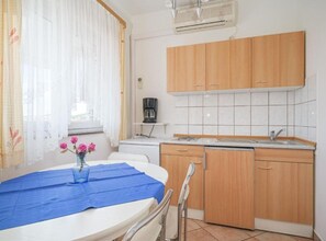 Studio (Studio Apartment with Balcony) | Private kitchen