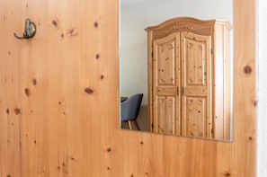 Interior - Apartment 'Hopfengarten 4' with Shared Terrace, Shared Garden and Wi-Fi (Spalt)