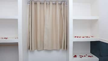 Basic-Doppel- oder -Zweibettzimmer | Innenbereich