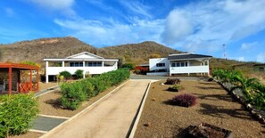Property grounds - Villa Aloë - Ocean view villa with pool in Lagun (Lagun)