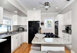Fridge, microwave, oven, stovetop - 313 E Bay B | Sweet Bay Views from Spacious Deck (Newport Beach)