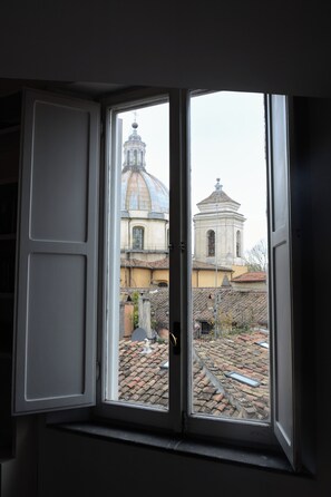 Interior - An apartment in the center of Rome with a view on the roofs (Roma)