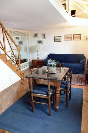 Interior - An apartment in the center of Rome with a view on the roofs (Roma)