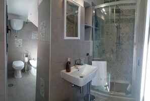Shower, hair dryer, bidet, towels - Home 56 vacation home is located in the most authentic and lively part of the city. (Salerno)
