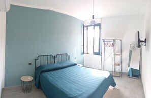 2 bedrooms, iron/ironing board, Internet, bed sheets - Home 56 vacation home is located in the most authentic and lively part of the city. (Salerno)