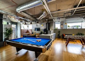 Games room - Student Only Modern Studio at Portobello Near Kensington and Chelsea (London)