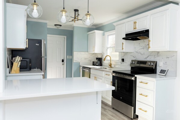 Private kitchen - Modern 3br 7 Min from Airport and 12 min from stadium FIFA 2026 (Atlanta)