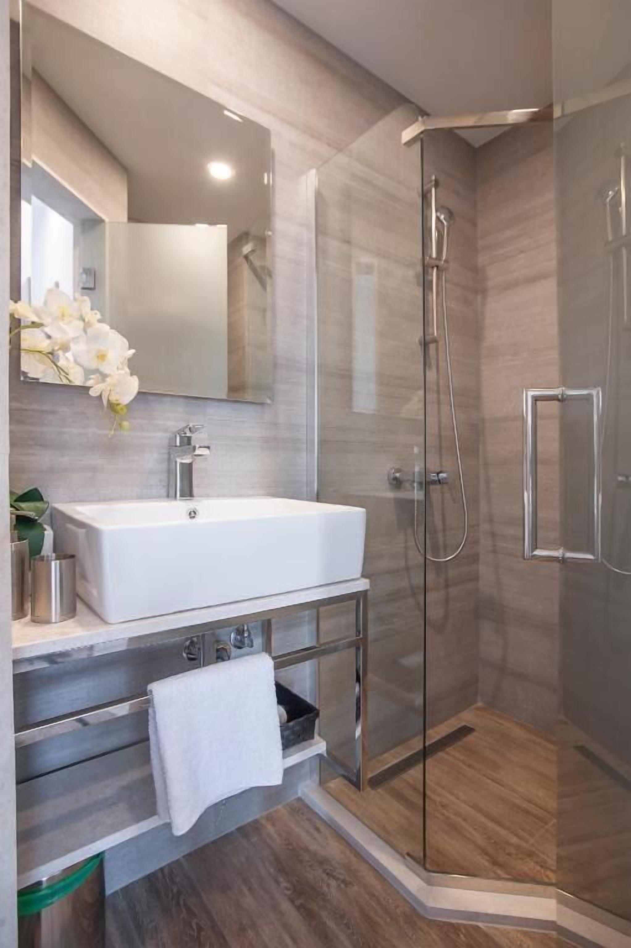 Single Room | Bathroom