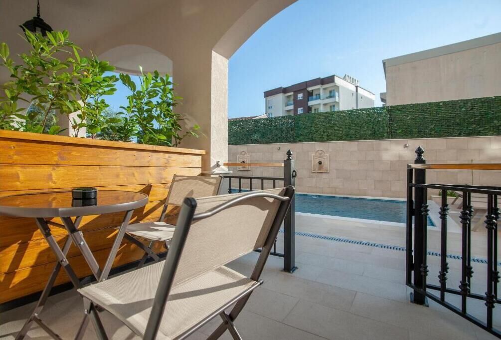 Studio Standar, balkon, pemandangan kota | Tempat makan outdoor