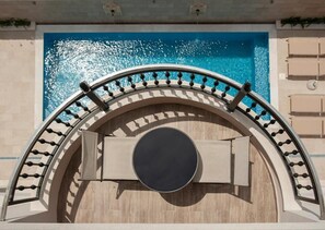 Seasonal outdoor pool, open 10:00 AM to 7:30 PM, pool umbrellas - Casa Mia (Budva)