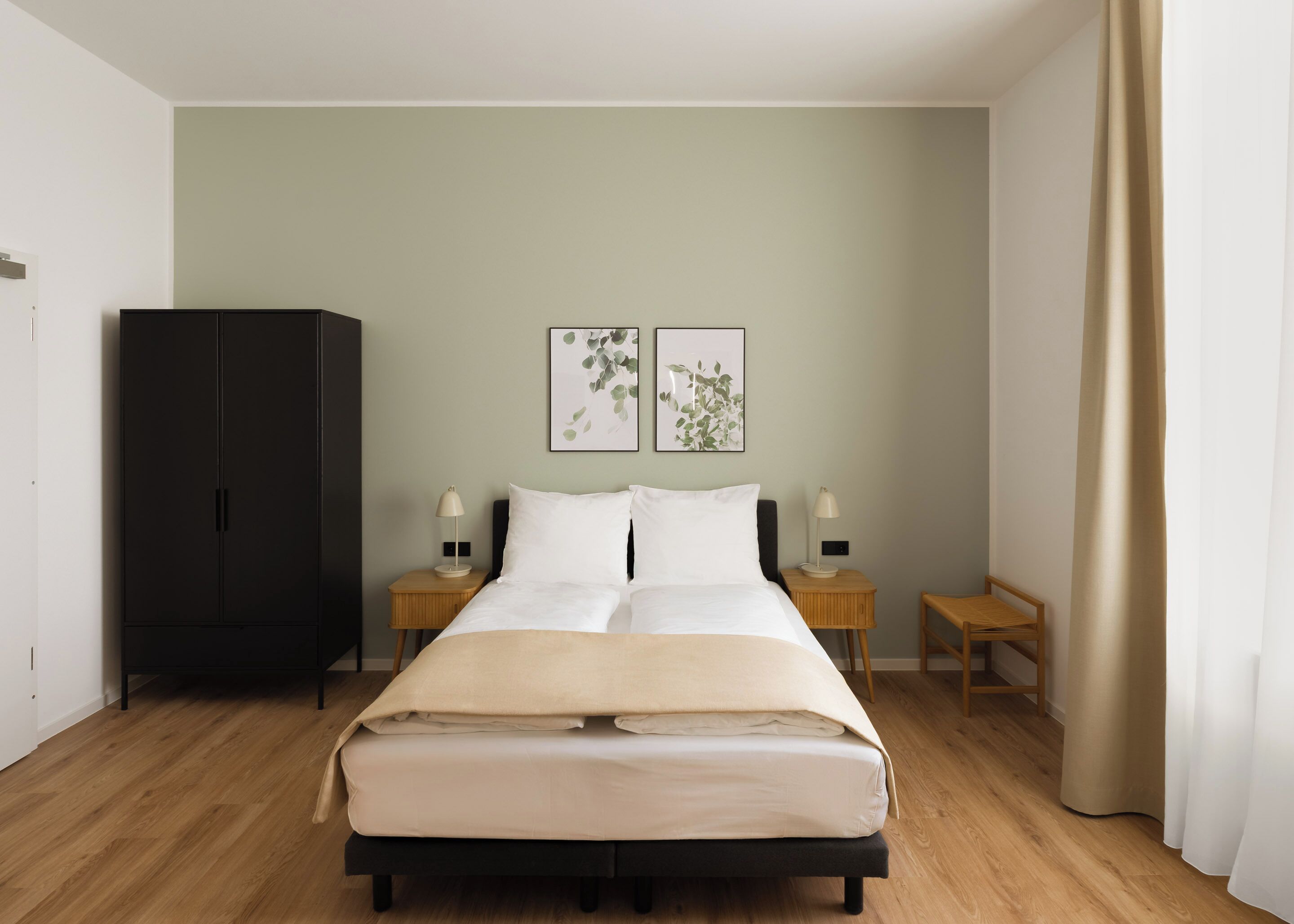 Comfort Queen Room Wheelchair accessible