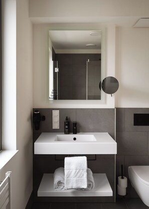 ห้องพัก, เตียงควีนไซส์ 1 เตียง | ห้องน้ำ