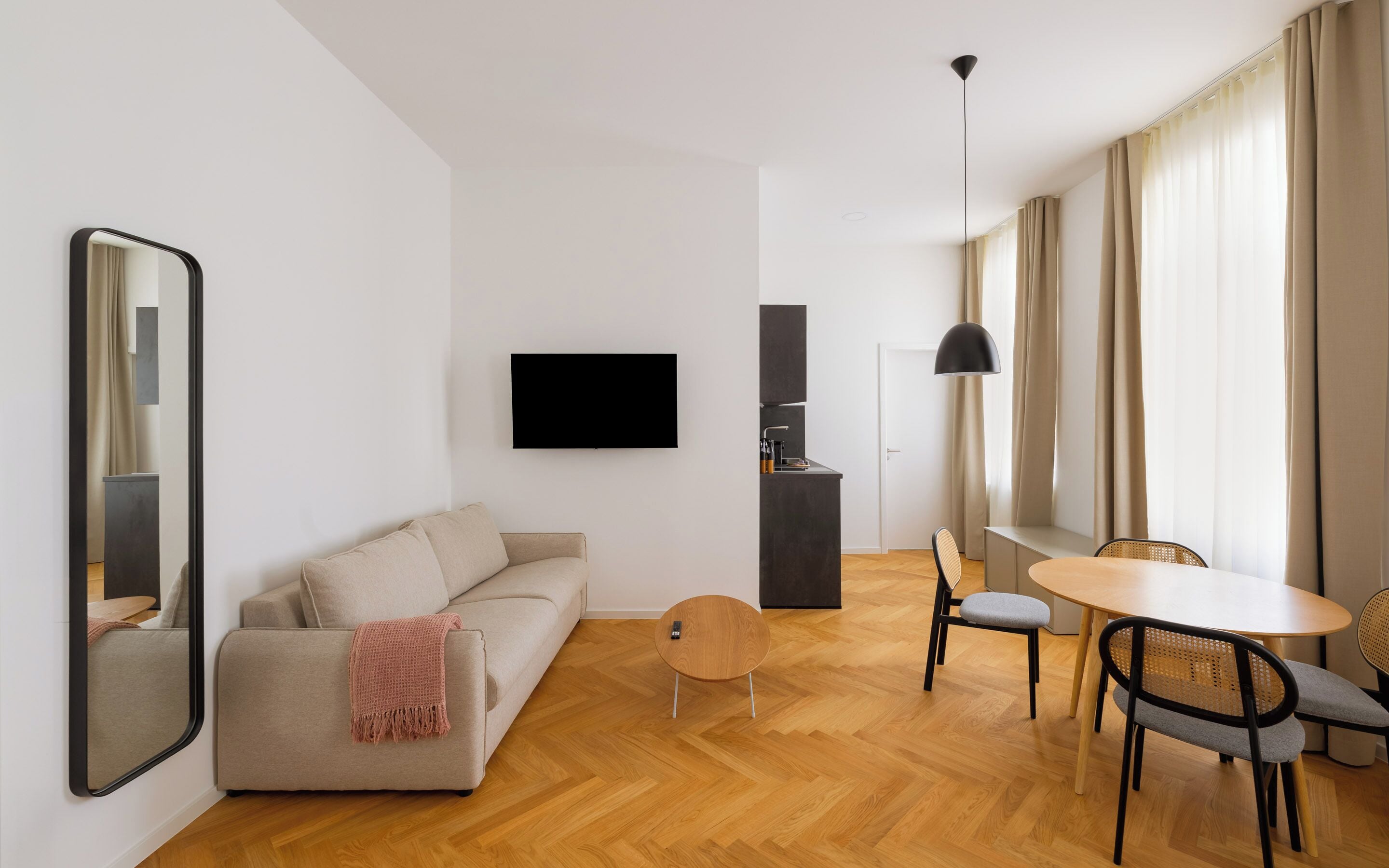 Suite with Sofa Bed | Individuell dekoriert, individuell eingerichtet, Schreibtisch
