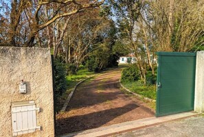Property grounds - Bright Seaside Home with Private Garden (Saint-Vincent-sur-Jard)
