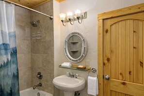 Shower, hair dryer, towels - Casa La Luz  An Elegant Mountain Retreat (Ruidoso)