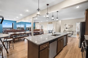 Fridge, microwave, oven, stovetop - 7 br lodge TRL Views Hot Tub  Game Room Near SDC (Branson)
