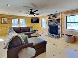 House (6 Bedrooms) | Property amenity - Grace Mountain Cabin (McHenry)