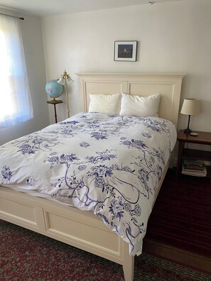 2 bedrooms, iron/ironing board, Internet, bed sheets - US Capitol 6 Person Private Apartment (Washington)