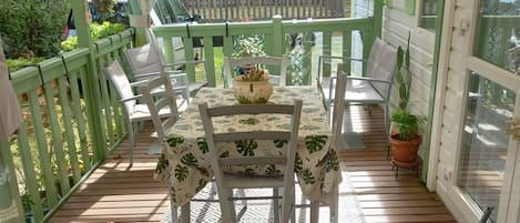 屋外ダイニングエリア