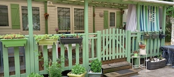 Le Gaoucher 2* Mobilhome near the forest and lake Leon