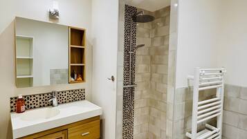 Shower, towels