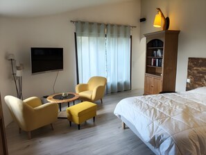 1 slaapkamer, een strijkplank/strijkijzer, wifi, beddengoed