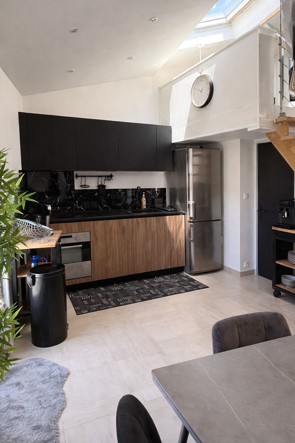 Fridge, stovetop