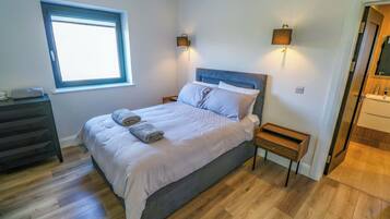 3 quartos, individualmente decorados, individualmente mobiliados