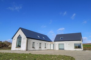 Exterior - An Tobar (Gortmellia)