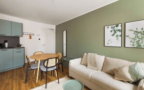 Comfort Suite with sofa bed | Dapur peribadi | Peti sejuk, dapur, pembancuh kopi espreso, cerek elektrik 