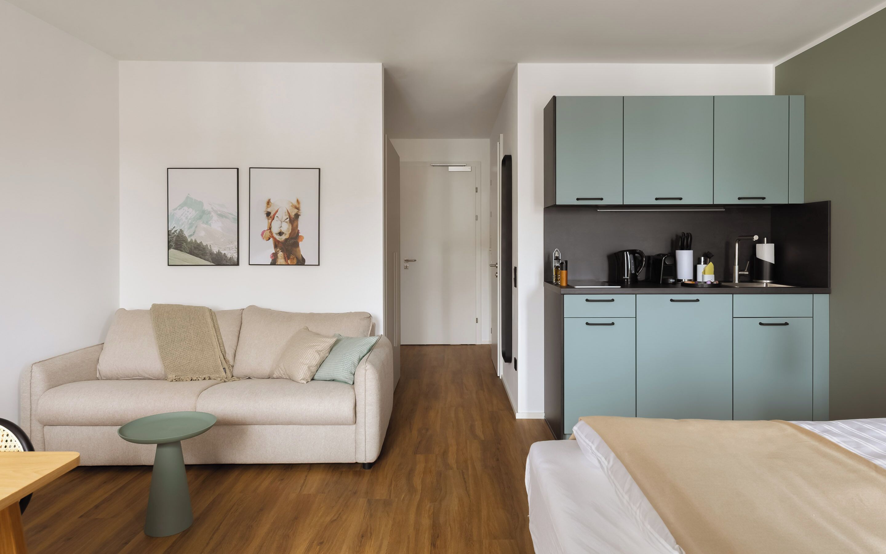 Komfort Suite mit Schlafsofa | Eigene Küche | Kühlschrank, Herdplatte, Espressomaschine, Wasserkocher
