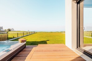 Outdoor spa tub - Villa Bellevue (Donville-les-Bains)