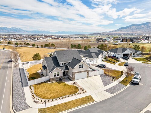 Mountain & Lake Views Fenced with Park & Game Room