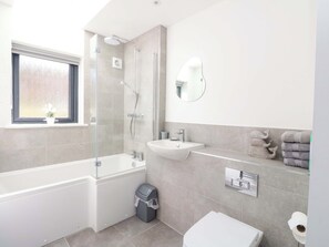 Shower - Mews By The Tay (Aberfeldy)