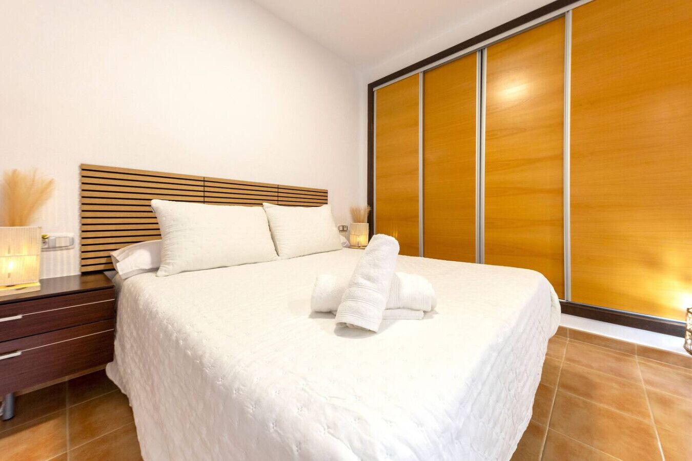 1 bedroom, desk, travel crib, WiFi
